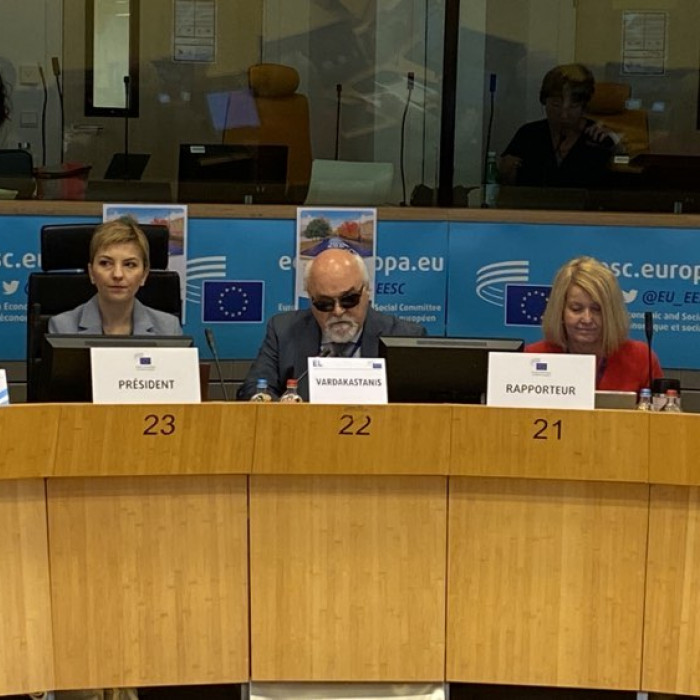 Στο κέντρο ο Ι. Βαρδακαστάνης