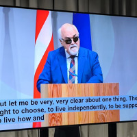 Ο Ι. Βαρδακαστάνης στη γιγαντοοθόνη