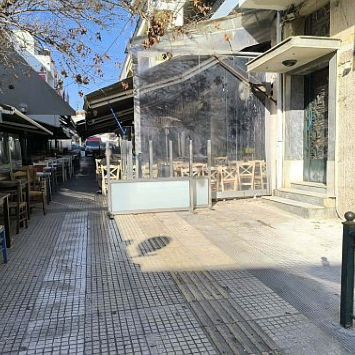 φωτογραφία πεζοδρομου με οδηγο όδευσης τυφλών με εμπόδιο